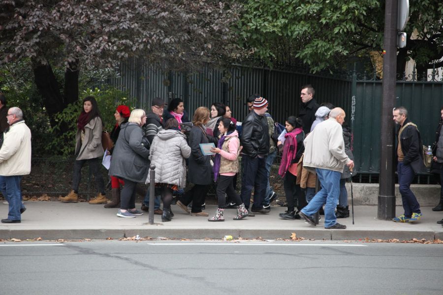 Romami gypsies street scam and pickpockets in Paris